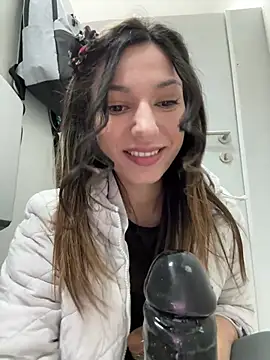Snapshot of _MiaQueen_ chatting on 03-17-25, 11:32 MiaQueen online show from 03-17-25, 11:32