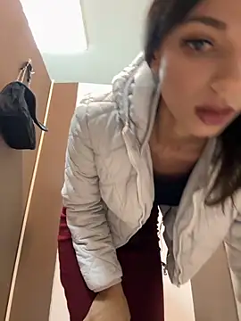 Snapshot of _MiaQueen_ chatting on 10-31-25, 09:49 MiaQueen online show from 10-31-25, 09:49