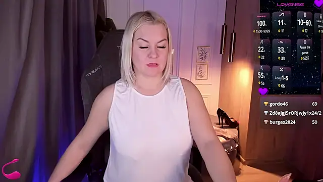 Snapshot of YolandaKiss chatting on 03-01-25, 11:15 YolandaKiss online show from 03-01-25, 11:15