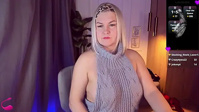 Snapshot of YolandaKiss chatting on 03-06-25, 05:03 YolandaKiss online show from 03-06-25, 05:03