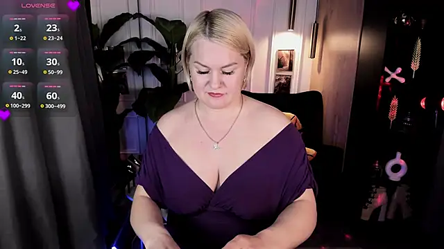 Snapshot of YolandaKiss chatting on 06-19-26, 08:23 YolandaKiss online show from 06-19-26, 08:23