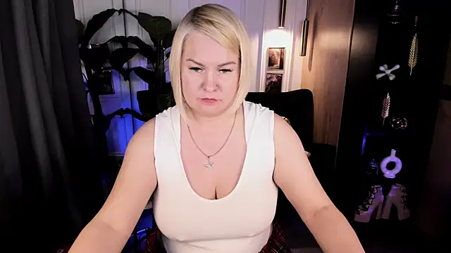 Snapshot of YolandaKiss chatting on 07-01-26, 08:30 YolandaKiss online show from 07-01-26, 08:30