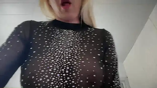 Snapshot of Reyna63 chatting on 11-04-25, 07:02 Reyna63 online show from 11-04-25, 07:02