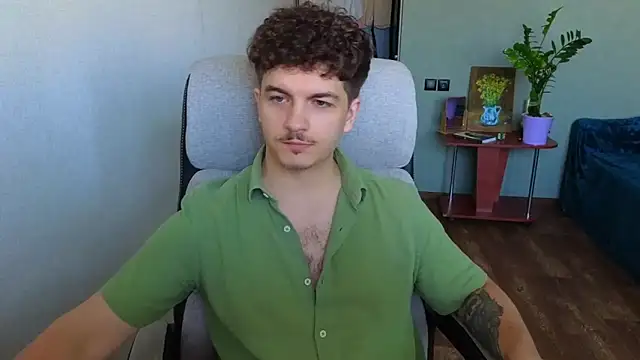 Snapshot of Remy_Miles chatting on 06-12-26, 04:44 Remy Miles online show from 06-12-26, 04:44