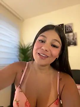 Alyshanon18 online show from 10-20-25, 10:10