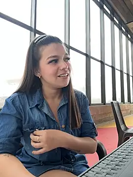 Alyshanon18 online show from 12-04-25, 06:16