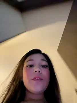 Alyshanon18 online show from 01-08-26, 04:15