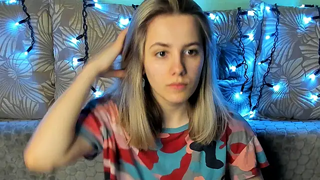 MaggieCake online show from 03-08-25, 01:06