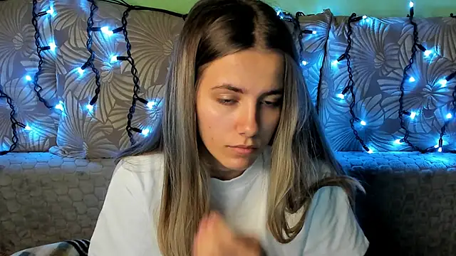 MaggieCake online show from 11-11-25, 03:39