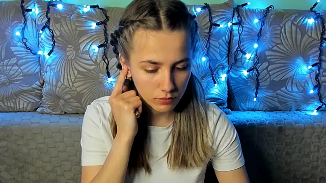 MaggieCake online show from 12-04-25, 12:09