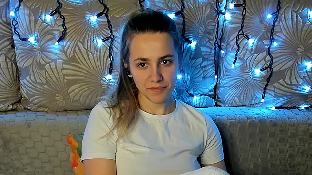 MaggieCake online show from 03-10-26, 01:54