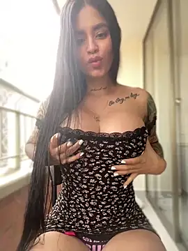 LaraHenao online show from 02-17-25, 01:21