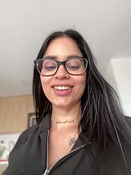 LaraHenao online show from 03-05-25, 04:13