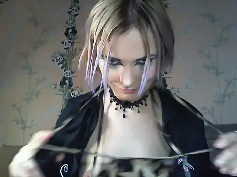 WildMissNiks online show from 04-17-26, 07:55