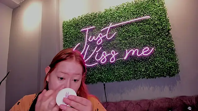 Snapshot of hannamartinn chatting on 10-22-25, 03:34 hannamartinn online show from 10-22-25, 03:34