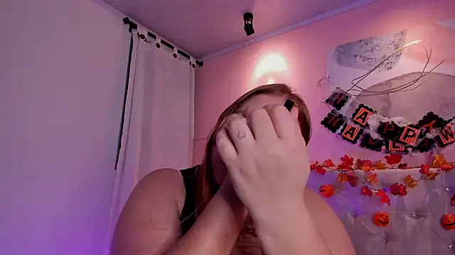 Snapshot of hannamartinn chatting on 10-24-25, 03:19 hannamartinn online show from 10-24-25, 03:19