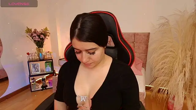 Snapshot of KallyMyller1 chatting on 12-13-24, 07:32 KallyMyller1 online show from 12-13-24, 07:32