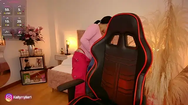 Snapshot of KallyMyller1 chatting on 02-20-25, 07:52 KallyMyller1 online show from 02-20-25, 07:52