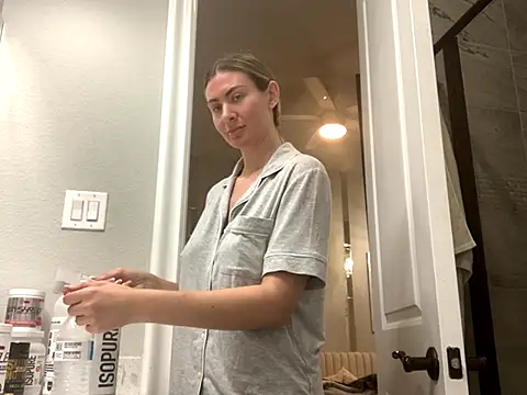 Alyssa rhoades online show from 11-19-25, 02:55