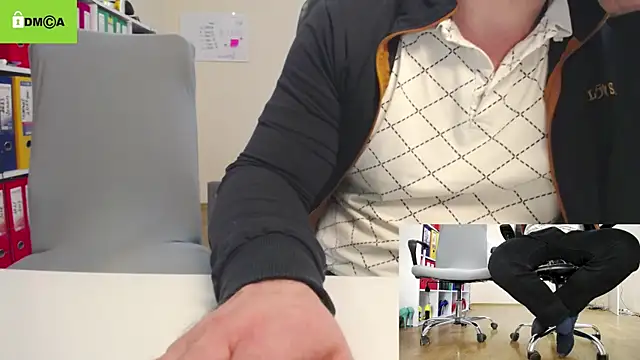 Snapshot of secret-office chatting on 02-24-25, 09:10 secret-office online show from 02-24-25, 09:10