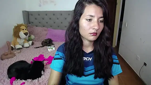 Snapshot of emily_honter chatting on 11-18-25, 06:56 emily honter online show from 11-18-25, 06:56