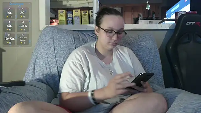 Snapshot of ZeTurtleMaster chatting on 10-17-25, 03:10 ZeTurtleMaster online show from 10-17-25, 03:10