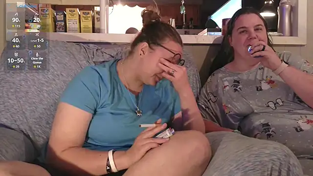 Snapshot of ZeTurtleMaster chatting on 10-17-25, 11:29 ZeTurtleMaster online show from 10-17-25, 11:29