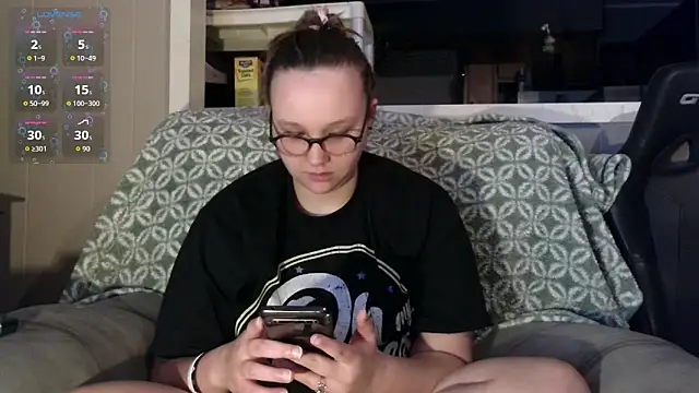 Snapshot of ZeTurtleMaster chatting on 10-28-25, 01:42 ZeTurtleMaster online show from 10-28-25, 01:42