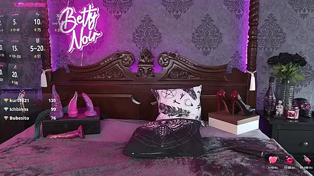 Snapshot of BettyNoir chatting on 03-04-25, 11:29 BettyNoir online show from 03-04-25, 11:29