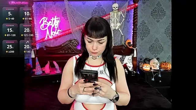 BettyNoir online show from 10-23-25, 09:08