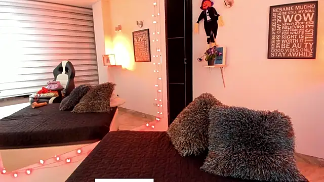 Snapshot of GABY_DAVIS chatting on 10-25-25, 04:20 GABY DAVIS online show from 10-25-25, 04:20