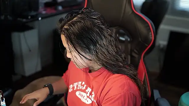 Snapshot of Bubbleliyah chatting on 12-01-24, 04:29 Bubbleliyah online show from 12-01-24, 04:29