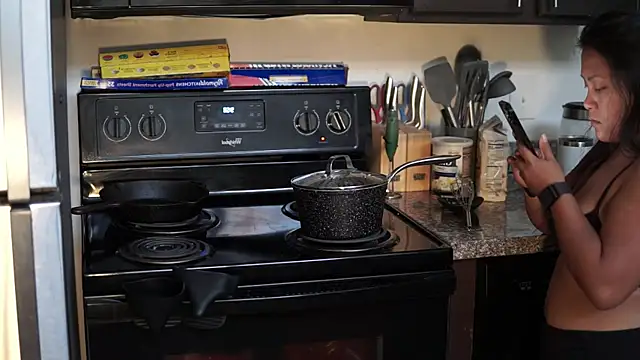 Snapshot of Bubbleliyah chatting on 12-03-24, 03:00 Bubbleliyah online show from 12-03-24, 03:00