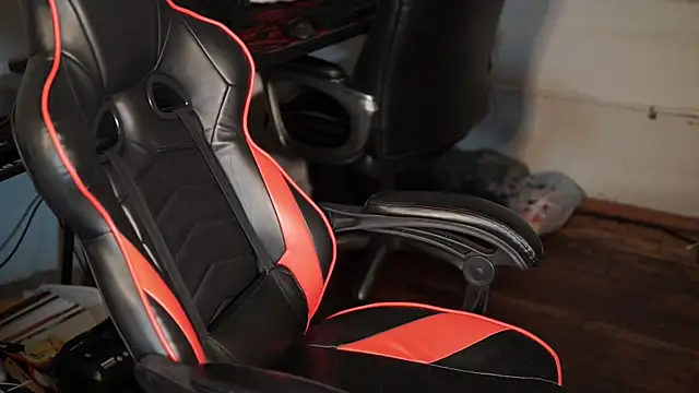 Snapshot of Bubbleliyah chatting on 12-16-24, 12:15 Bubbleliyah online show from 12-16-24, 12:15