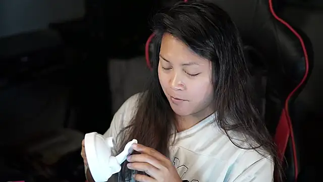 Snapshot of Bubbleliyah chatting on 12-17-24, 11:28 Bubbleliyah online show from 12-17-24, 11:28