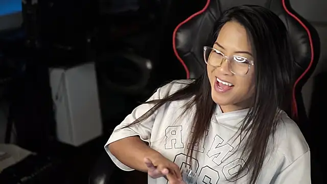 Snapshot of Bubbleliyah chatting on 12-30-24, 04:09 Bubbleliyah online show from 12-30-24, 04:09