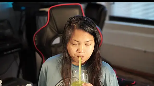 Snapshot of Bubbleliyah chatting on 01-04-25, 02:14 Bubbleliyah online show from 01-04-25, 02:14