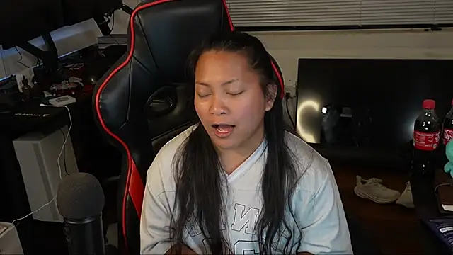 Snapshot of Bubbleliyah chatting on 02-19-25, 03:06 Bubbleliyah online show from 02-19-25, 03:06