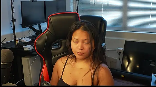 Snapshot of Bubbleliyah chatting on 02-26-25, 07:49 Bubbleliyah online show from 02-26-25, 07:49