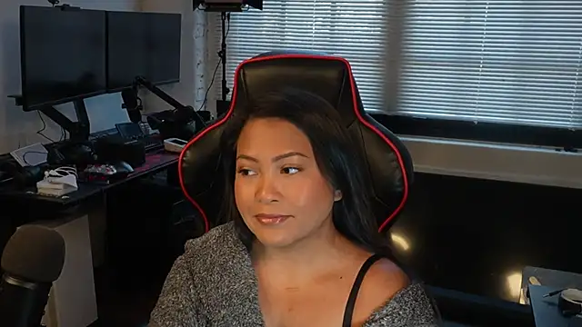 Snapshot of Bubbleliyah chatting on 03-05-25, 09:26 Bubbleliyah online show from 03-05-25, 09:26