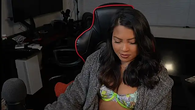 Snapshot of Bubbleliyah chatting on 03-12-25, 03:57 Bubbleliyah online show from 03-12-25, 03:57