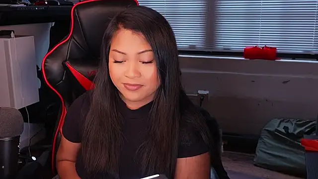 Snapshot of Bubbleliyah chatting on 09-29-25, 08:13 Bubbleliyah online show from 09-29-25, 08:13