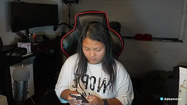 Snapshot of Bubbleliyah chatting on 10-07-25, 11:57 Bubbleliyah online show from 10-07-25, 11:57