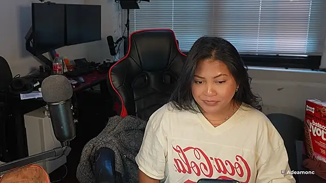 Snapshot of Bubbleliyah chatting on 11-12-25, 02:28 Bubbleliyah online show from 11-12-25, 02:28