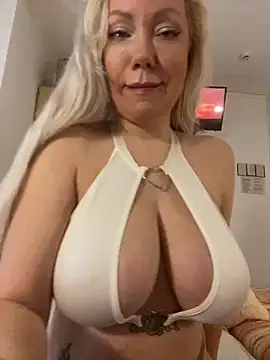 Snapshot of SofiaJoy chatting on 02-13-25, 01:59 SofiaJoy online show from 02-13-25, 01:59