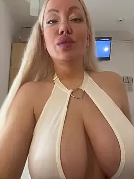 Snapshot of SofiaJoy chatting on 03-21-25, 01:12 SofiaJoy online show from 03-21-25, 01:12