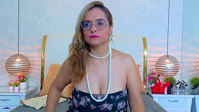 MarilynVega1 online show from 07-09-26, 08:57