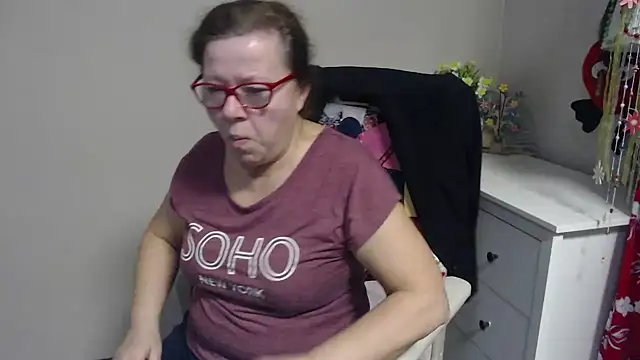 Snapshot of Adelewildx chatting on 02-05-25, 04:37 Adelewildx online show from 02-05-25, 04:37