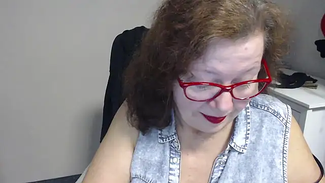 Snapshot of Adelewildx chatting on 02-19-25, 08:33 Adelewildx online show from 02-19-25, 08:33