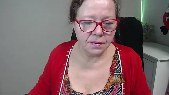 Snapshot of Adelewildx chatting on 02-26-25, 04:03 Adelewildx online show from 02-26-25, 04:03